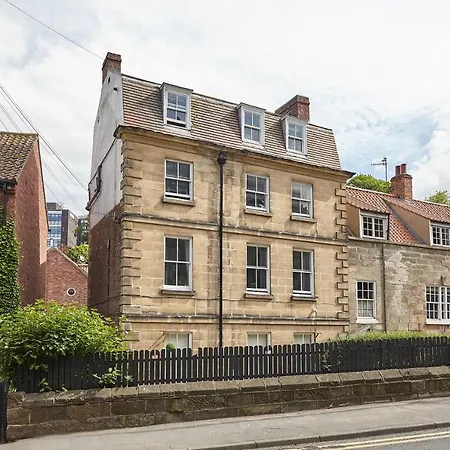 Host & - Leesholme Loft Apartment Whitby